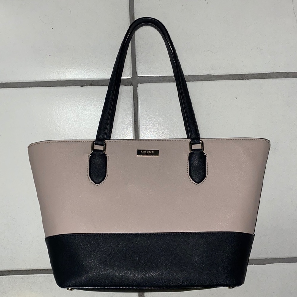 Cute Kate Spade Medium Purse 👜